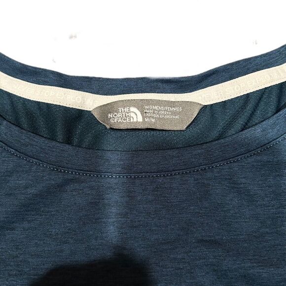 The North Face Women’s Teal 3/4 Sleeve Open Back Lightweight Top Medium - Picture 4 of 4